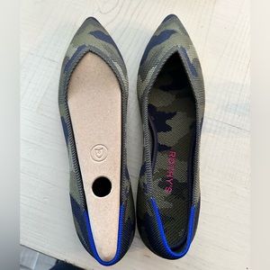 New without box Rothy’s the point size 10 spruce Camo